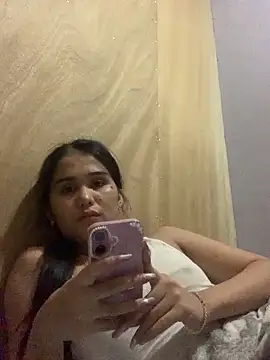 AngelHille online show from October 16, 2025, 5:10 pm