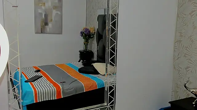 Snapshot of MissDiabla_ chatting on October 6, 2025, 7:36 pm MissDiabla online show from October 6, 2025, 7:36 pm