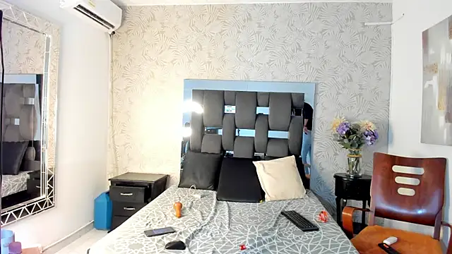 Snapshot of MissDiabla_ chatting on October 13, 2025, 7:26 pm MissDiabla online show from October 13, 2025, 7:26 pm