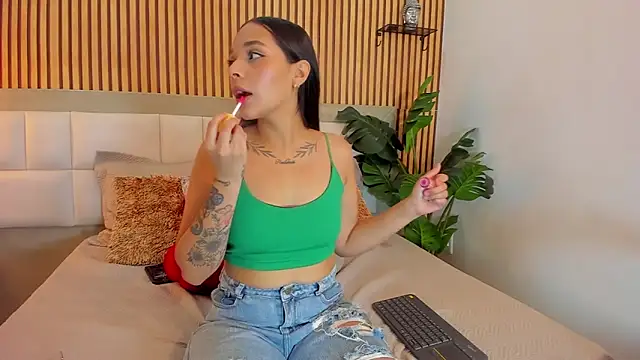 Snapshot of Roseaurora chatting on October 8, 2025, 12:39 pm Roseaurora online show from October 8, 2025, 12:39 pm