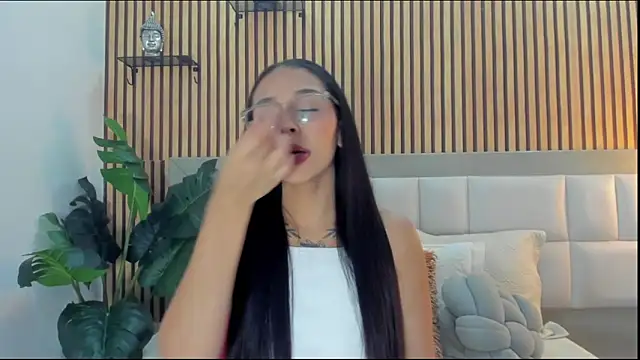 Snapshot of Roseaurora chatting on February 10, 2026, 12:48 pm Roseaurora online show from February 10, 2026, 12:48 pm