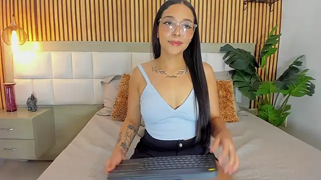 Snapshot of Roseaurora chatting on October 7, 2025, 12:28 pm Roseaurora online show from October 7, 2025, 12:28 pm