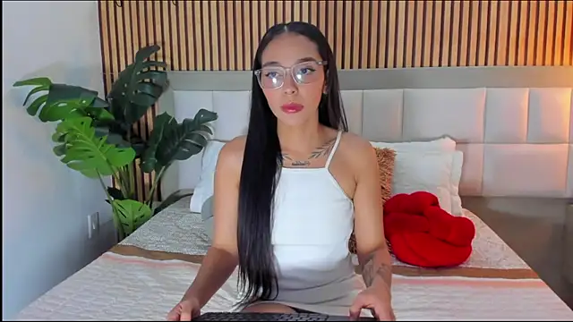 Snapshot of Roseaurora chatting on February 24, 2026, 12:39 pm Roseaurora online show from February 24, 2026, 12:39 pm