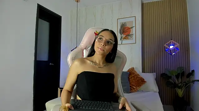 Snapshot of Roseaurora chatting on November 29, 2025, 7:36 pm Roseaurora online show from November 29, 2025, 7:36 pm