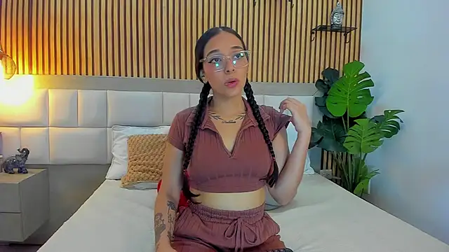 Snapshot of Roseaurora chatting on November 11, 2025, 12:44 pm Roseaurora online show from November 11, 2025, 12:44 pm