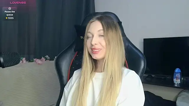 BabbbyFoxxx online show from October 27, 2025, 12:55 am