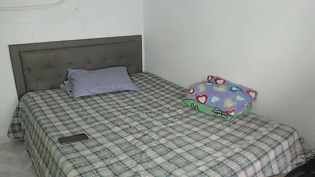 Celestte Dior online show from November 24, 2025, 8:53 pm