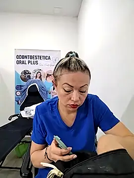 Madisson-04  online show from November 19, 2025, 12:05 pm