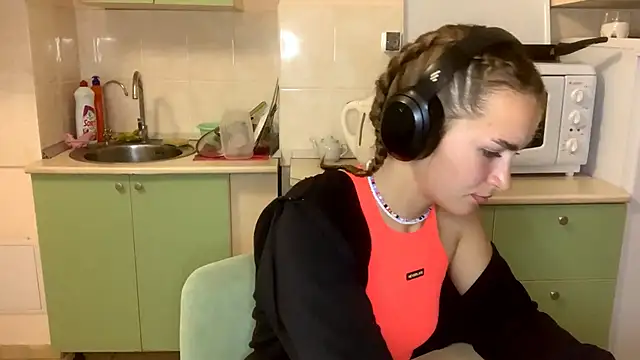 Snapshot of BunnyTiedeman chatting on October 9, 2025, 3:12 pm BunnyTiedeman online show from October 9, 2025, 3:12 pm