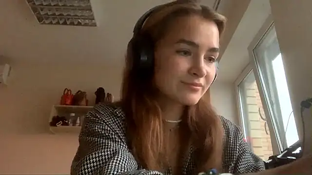 Snapshot of BunnyTiedeman chatting on September 9, 2025, 3:21 pm BunnyTiedeman online show from September 9, 2025, 3:21 pm