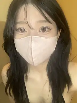 Snapshot of Yuki_chan_2 chatting on November 29, 2025, 1:44 pm Yuki chan 2 online show from November 29, 2025, 1:44 pm