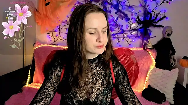 Julia Lia online show from October 31, 2025, 9:06 am