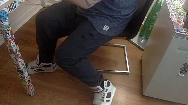 Snapshot of edger4lif3 chatting on November 4, 2025, 8:12 pm edger4lif3 online show from November 4, 2025, 8:12 pm