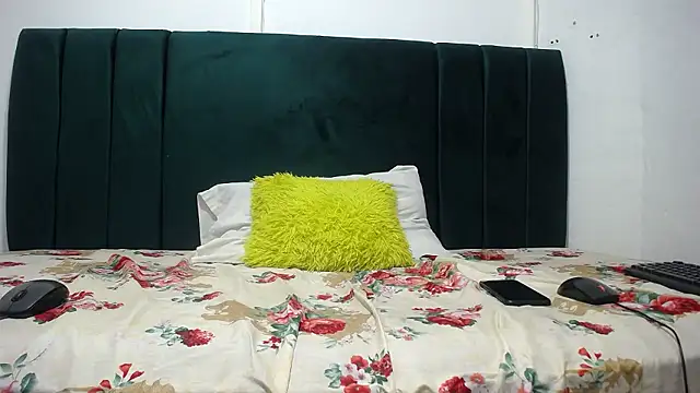 SweetSlenderChoc online show from January 12, 2026, 8:54 am