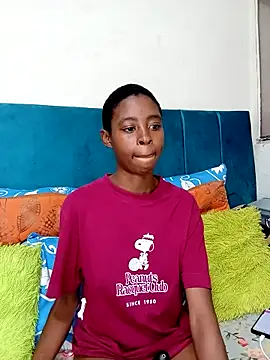Snapshot of SweetSlenderChoc chatting on May 29, 2026, 10:05 pm SweetSlenderChoc online show from May 29, 2026, 10:05 pm