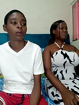 Snapshot of SweetSlenderChoc chatting on May 18, 2026, 10:25 pm SweetSlenderChoc online show from May 18, 2026, 10:25 pm