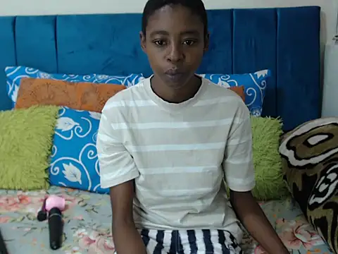 Snapshot of SweetSlenderChoc chatting on May 25, 2026, 11:20 am SweetSlenderChoc online show from May 25, 2026, 11:20 am