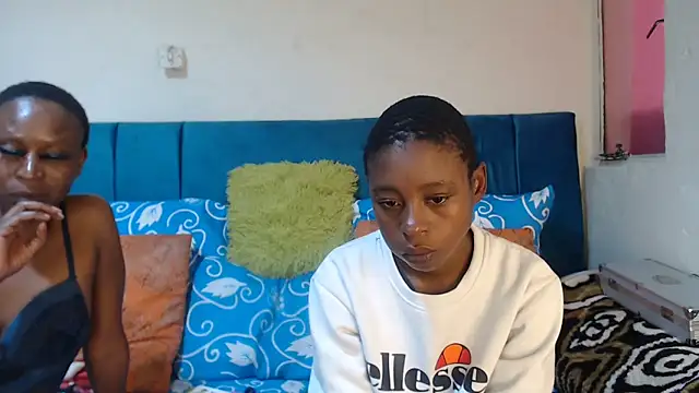 Snapshot of SweetSlenderChoc chatting on April 18, 2026, 7:58 pm SweetSlenderChoc online show from April 18, 2026, 7:58 pm