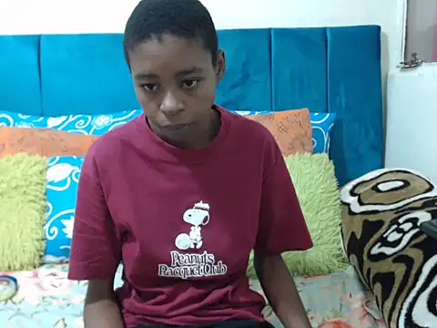 Snapshot of SweetSlenderChoc chatting on May 22, 2026, 3:43 pm SweetSlenderChoc online show from May 22, 2026, 3:43 pm