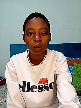 Snapshot of SweetSlenderChoc chatting on May 6, 2026, 4:44 pm SweetSlenderChoc online show from May 6, 2026, 4:44 pm