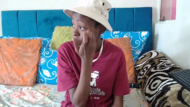 Snapshot of SweetSlenderChoc chatting on May 3, 2026, 12:42 pm SweetSlenderChoc online show from May 3, 2026, 12:42 pm