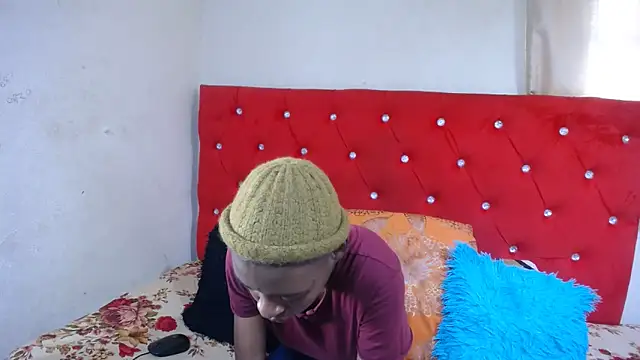 SweetSlenderChoc online show from December 16, 2025, 2:10 pm