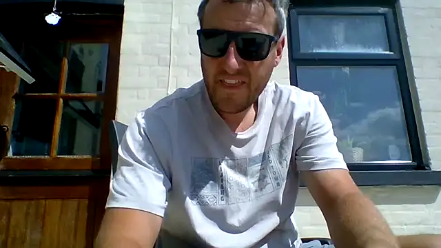 Snapshot of Londonlad818 chatting on June 16, 2026, 2:28 pm Londonlad818 online show from June 16, 2026, 2:28 pm