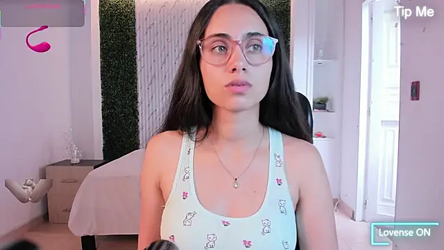 sofiapalacioss online show from March 27, 2026, 7:26 pm