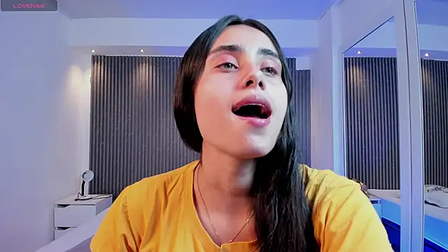 sofiapalacioss online show from February 26, 2026, 7:14 pm