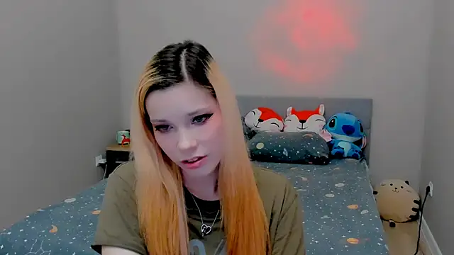 Snapshot of Kitten_Alissa chatting on October 3, 2025, 7:48 pm Kitten Alissa online show from October 3, 2025, 7:48 pm