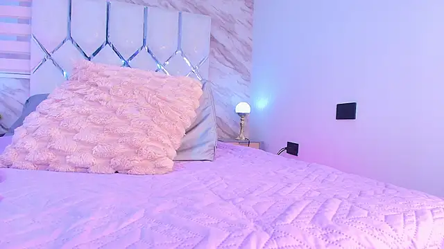 collet 1 online show from November 26, 2025, 11:54 am