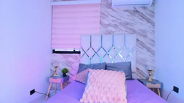 collet 1 online show from February 5, 2026, 12:56 pm