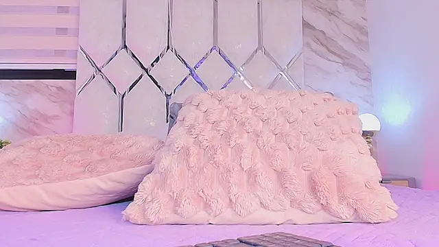 collet 1 online show from December 3, 2025, 11:53 am