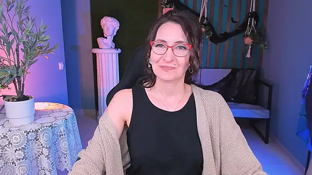 Snapshot of UnaTerra chatting on October 27, 2025, 9:10 am UnaTerra online show from October 27, 2025, 9:10 am