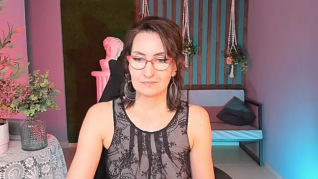 Snapshot of UnaTerra chatting on September 21, 2025, 5:45 am UnaTerra online show from September 21, 2025, 5:45 am