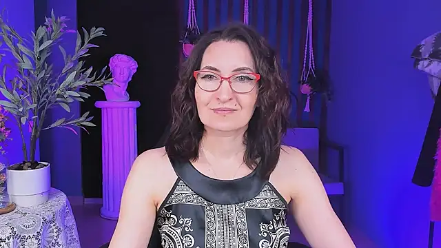 Snapshot of UnaTerra chatting on November 9, 2025, 5:11 am UnaTerra online show from November 9, 2025, 5:11 am