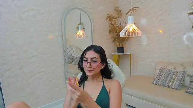 Snapshot of ValerySkinnyy chatting on February 3, 2026, 6:40 am ValerySkinnyy online show from February 3, 2026, 6:40 am