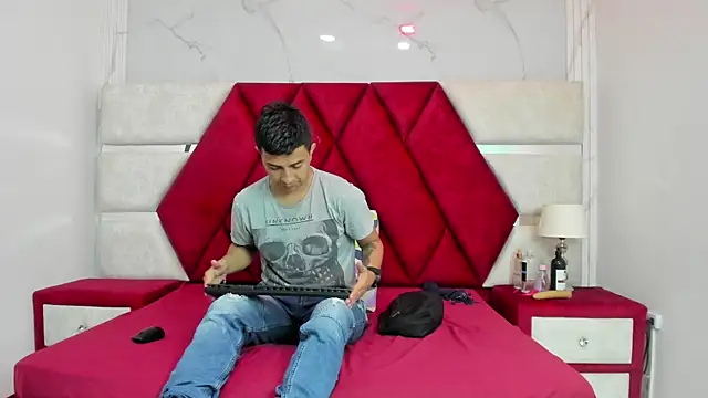 Kity spiderr online show from April 4, 2026, 12:23 pm