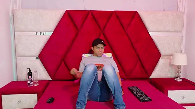 Kity spiderr online show from September 25, 2025, 12:22 pm