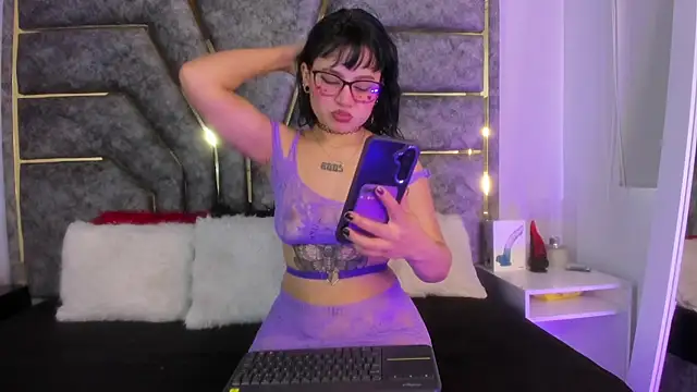 Snapshot of KalyRay chatting on September 27, 2025, 3:51 pm KalyRay online show from September 27, 2025, 3:51 pm