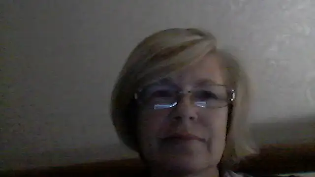 Snapshot of LucyLewisX chatting on October 29, 2025, 3:33 pm LucyLewisX online show from October 29, 2025, 3:33 pm