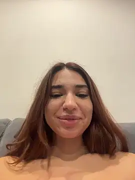 ItalianGirl online show from December 1, 2025, 10:43 pm