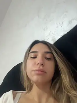 ItalianGirl online show from November 18, 2025, 8:45 pm