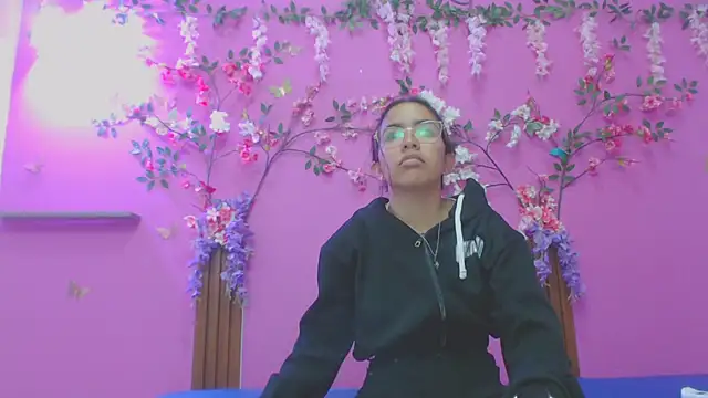 Snapshot of skinnysofia18 chatting on February 7, 2026, 7:38 am skinnysofia18 online show from February 7, 2026, 7:38 am