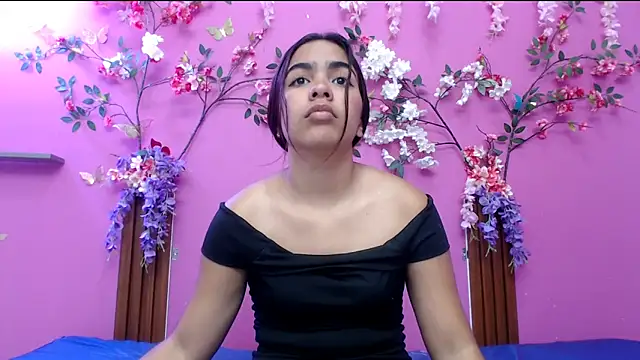 skinnysofia18 online show from May 30, 2026, 2:12 pm