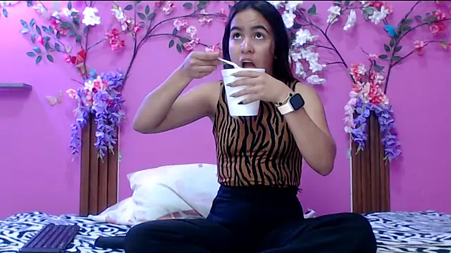 Snapshot of skinnysofia18 chatting on January 18, 2026, 1:25 pm skinnysofia18 online show from January 18, 2026, 1:25 pm