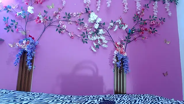 skinnysofia18 online show from May 15, 2026, 12:52 am