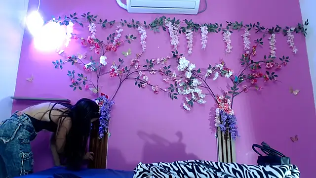 skinnysofia18 online show from May 16, 2026, 1:43 pm