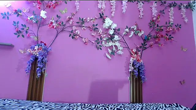 skinnysofia18 online show from May 23, 2026, 2:27 pm