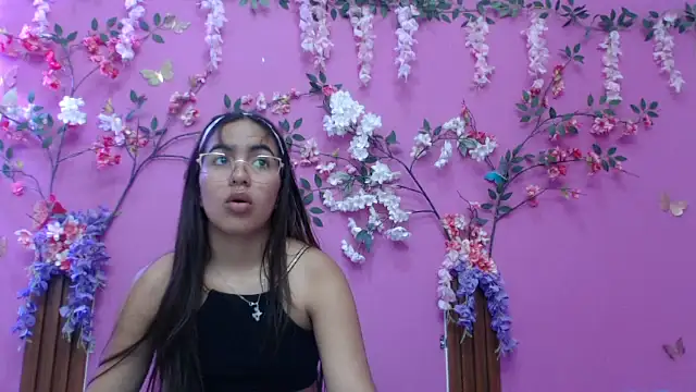 Snapshot of skinnysofia18 chatting on February 14, 2026, 1:11 pm skinnysofia18 online show from February 14, 2026, 1:11 pm